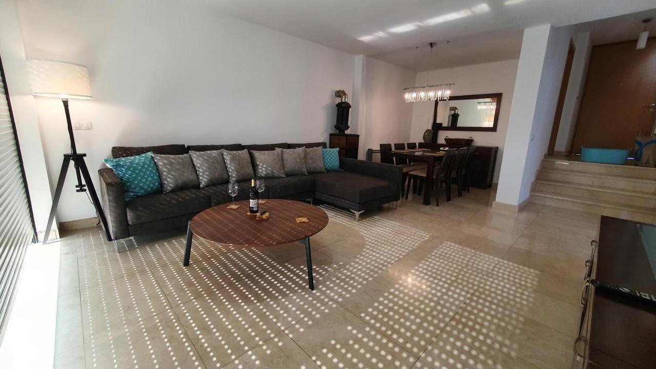 Modern 4 Double Bedroom Villa With Pool / Garden Valdovino Exterior photo